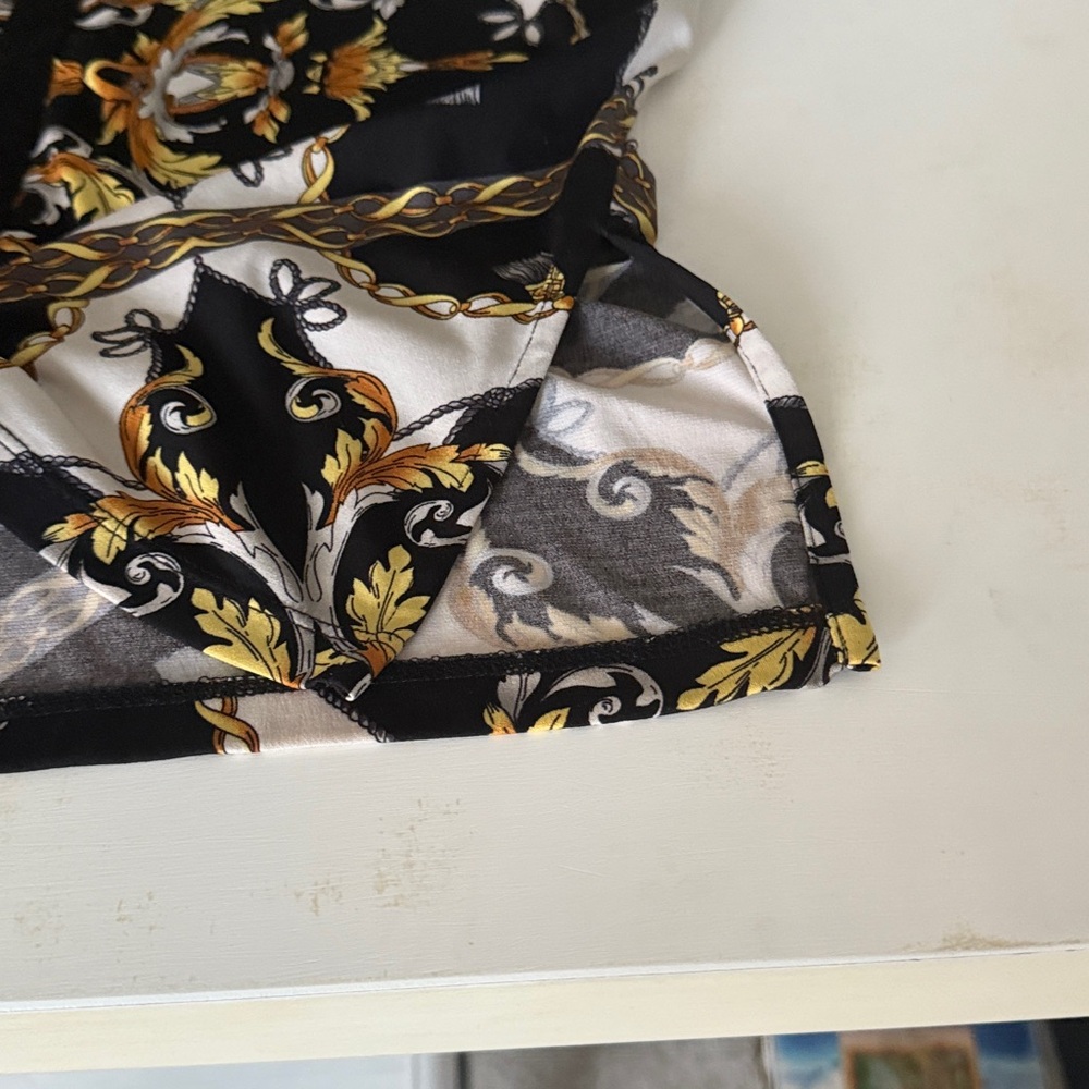 Susan Graver Black and Gold Patterned liquid knit tunic SZS Long sleeve. - Picture 7 of 14